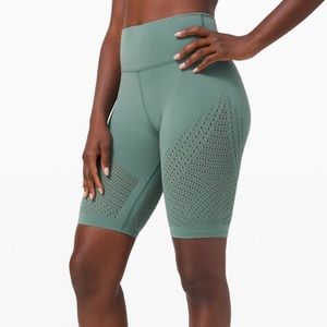 NWT Lululemon Reveal Short Digital Rain